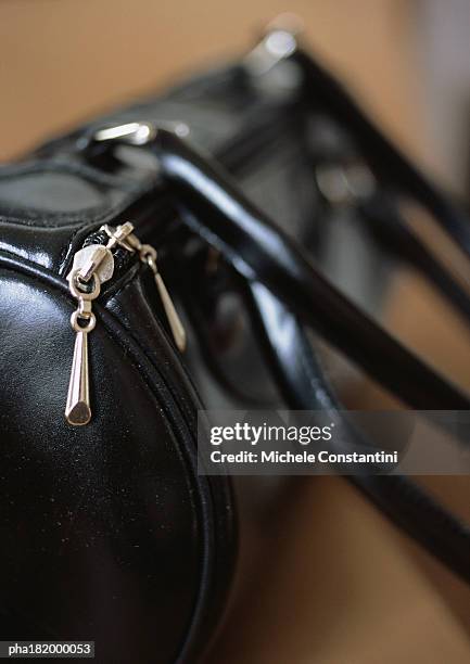 leather purse, close-up - bolsa preta imagens e fotografias de stock