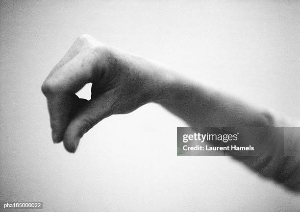 hand, close-up, b&w - pinching stock-fotos und bilder