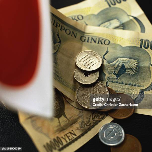 paper money and coins. - nota de dez mil yens - fotografias e filmes do acervo