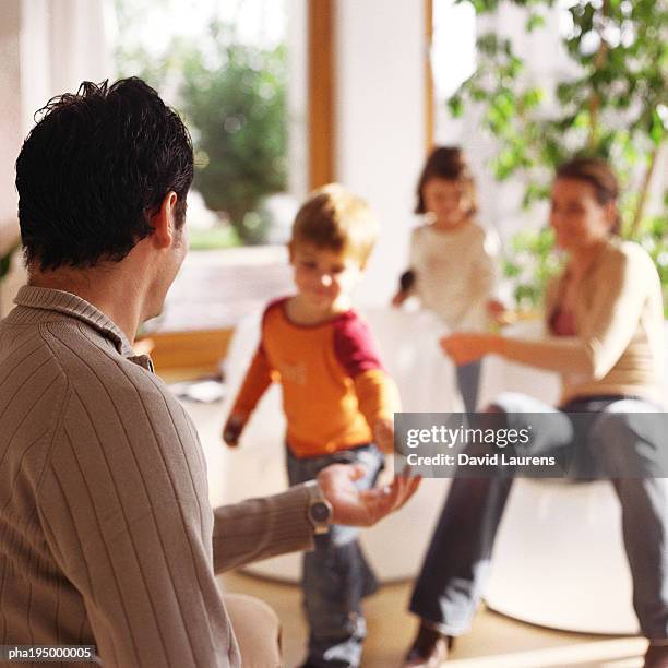 family playing together. - laurens foto e immagini stock