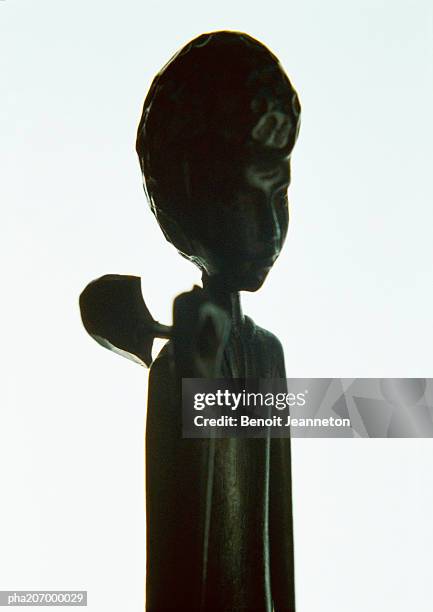 african, wooden sculpture, close-up. - africain stockfoto's en -beelden