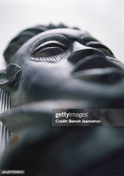 african carving, close-up. - africain stockfoto's en -beelden