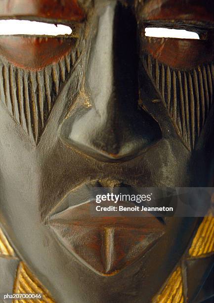 african mask, close-up. - primitivismus stock-fotos und bilder