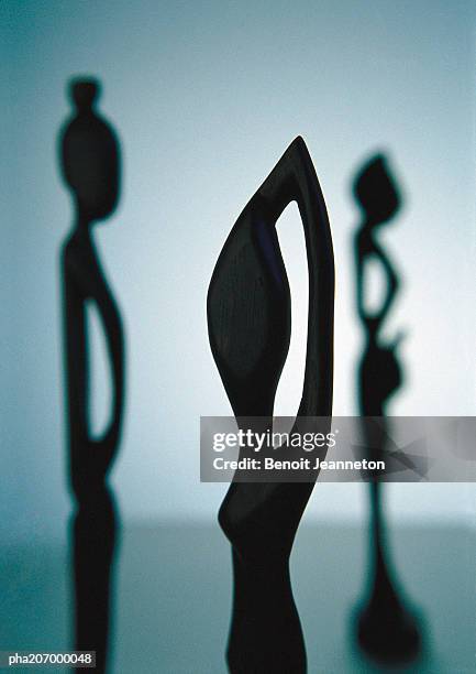 african sculpture, close-up. - africain stockfoto's en -beelden