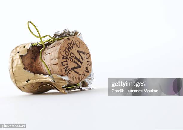 champagne cork - sektkorken stock-fotos und bilder