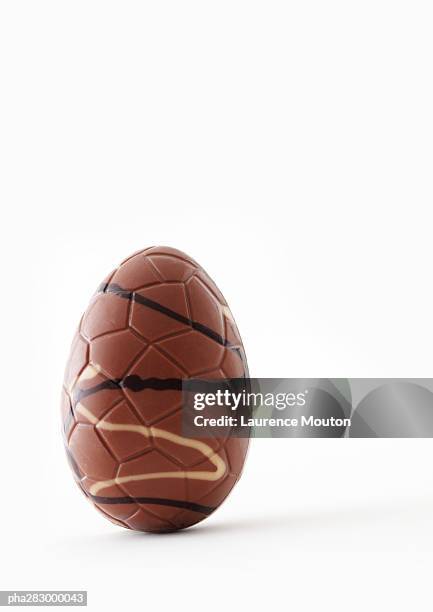 chocolate egg - laurence stockfoto's en -beelden