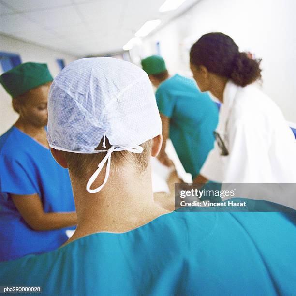 medical team in hospital corridor - africain stockfoto's en -beelden