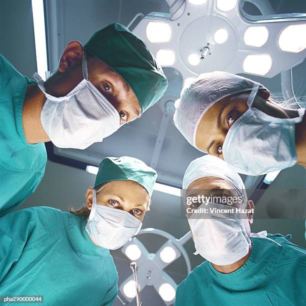 surgical team, low angle view - secretary of state kerry meets with canadian foreign minister john baird stockfoto's en -beelden