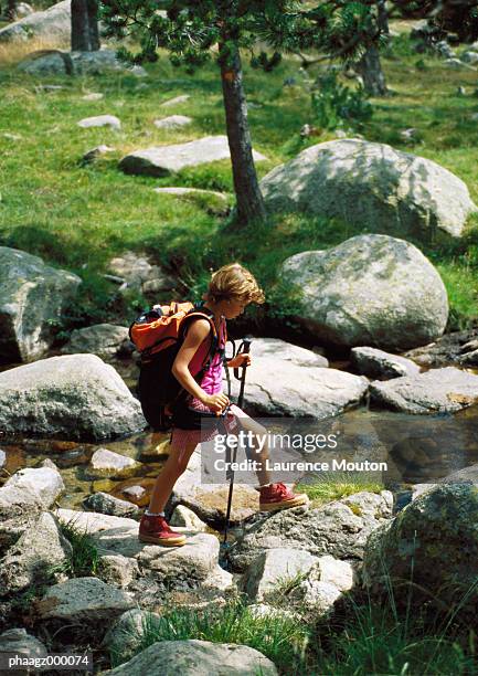 girl hiking - laurence stockfoto's en -beelden