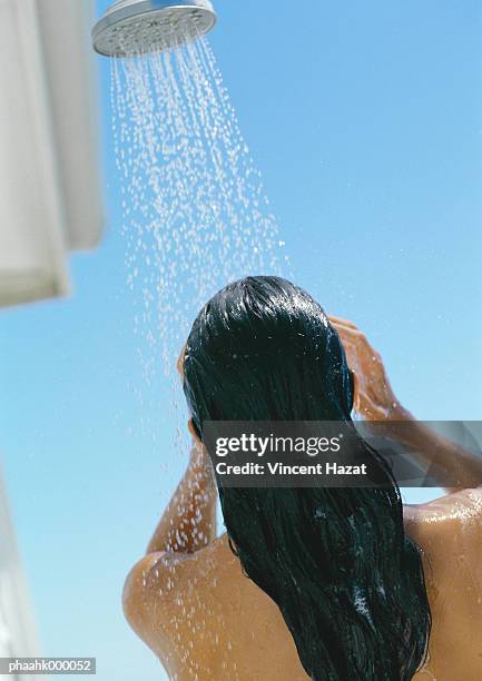 woman taking shower outdoors, rear view - femme shampoing photos et images de collection