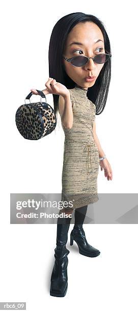 photo caricature of an asian woman in a dress and sunglasses as she raises up her purse and prepares to shop - sac à main surdimensionné photos et images de collection
