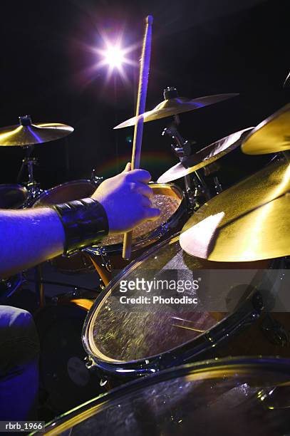 close up shot of a set of hands as they play the drums up on stage - moderne rockmusik stock-fotos und bilder