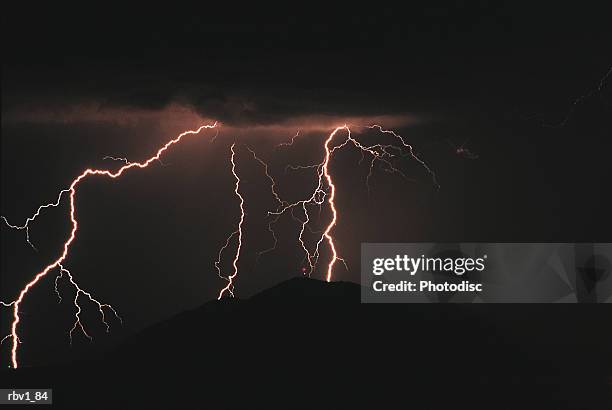 dark clouds release bright pink branching lightning bolts to the ground blow - rihanna 777 tour in celebration of the release of unapologetic toronto stockfoto's en -beelden