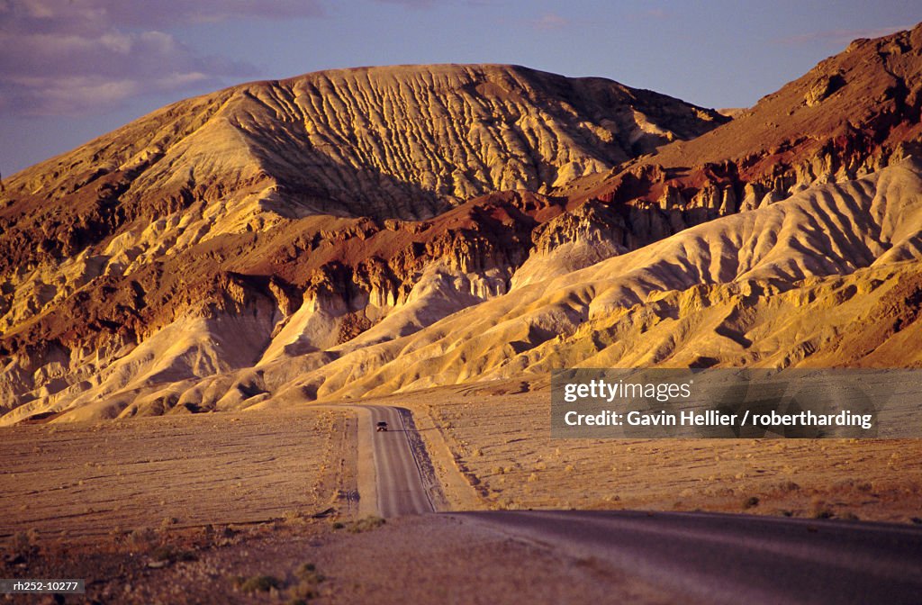 Road through the national park, Death Valley National Park, California, USA, North America