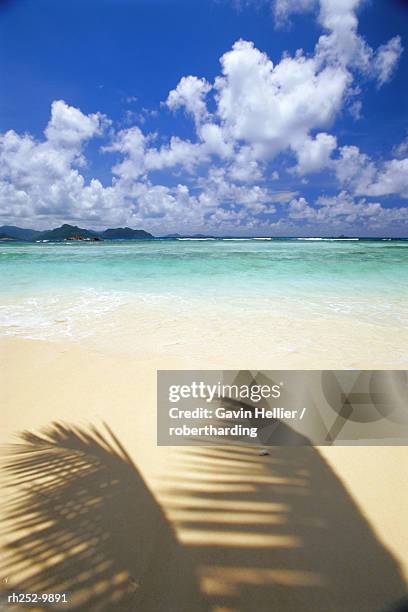 anse severe beach, la digue island, seychelles - gavin hellier 個照片及圖片檔