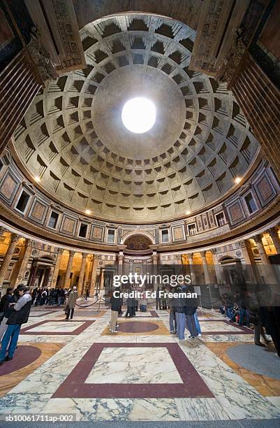 pantheon interior, low angle view - panteón de agripa fotografías e imágenes de stock