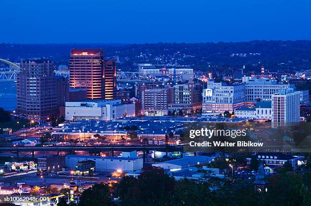 usa, kentucky, covington, downtown covington seen from devou park, night - covington kentucky stock pictures, royalty-free photos & images