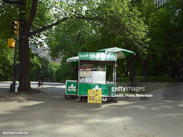 usa, new york city, central park, food stand - food stall stockfoto's en -beelden
