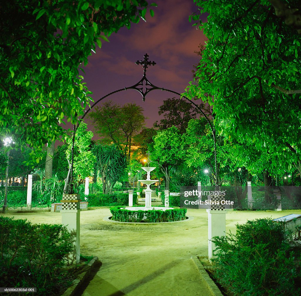 Spain, Andalusia, Sevilla, fountain in park, night
