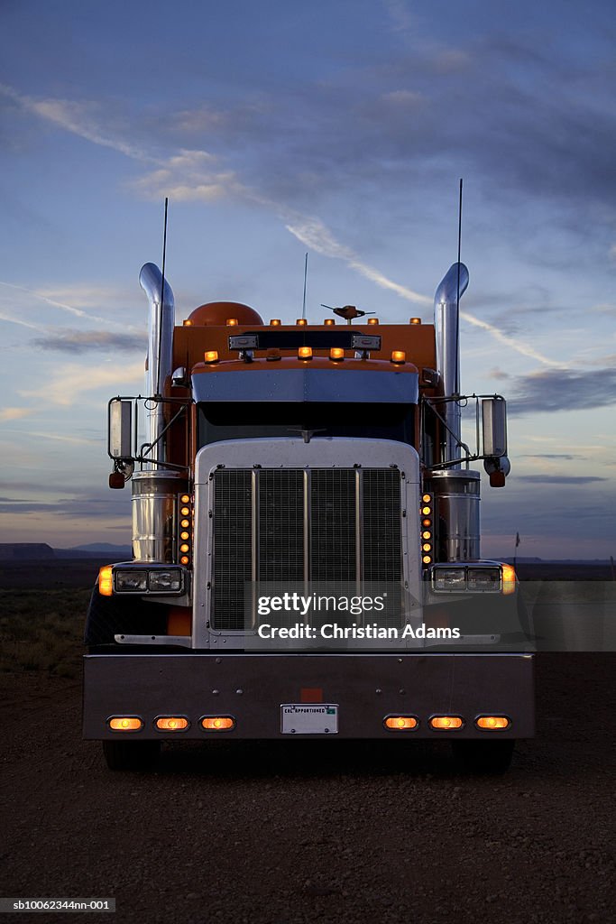 USA, Utah, Monument Valley, Truck at dawn
