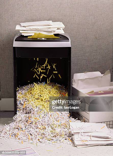 Paper Shredder Exploding Box Shredder Fotografías e imágenes de stock - Getty Images