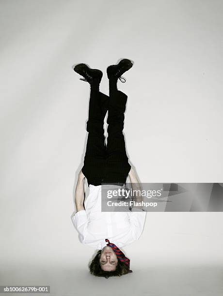 man doing headstand - capovolto foto e immagini stock