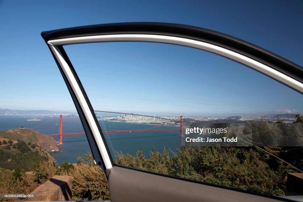 USA, California, San Francisco, San Francisco Bay, Golden Gate Bridge and car door