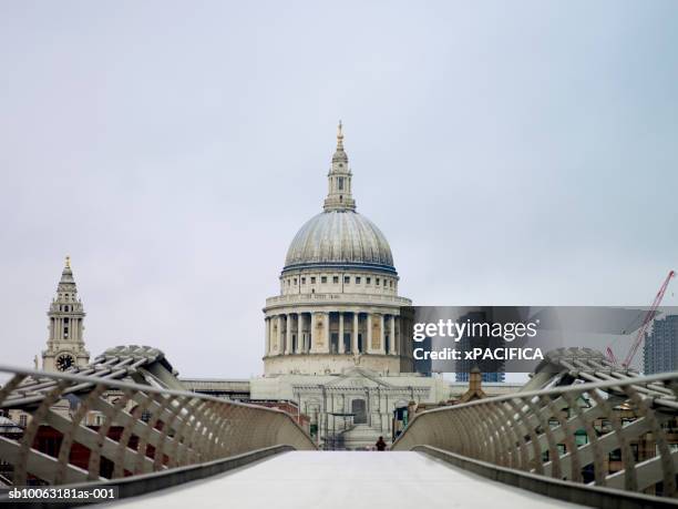 england, london, millennium bridge, st paul's cathedral in background - st pauls cathedral london stock pictures, royalty-free photos & images