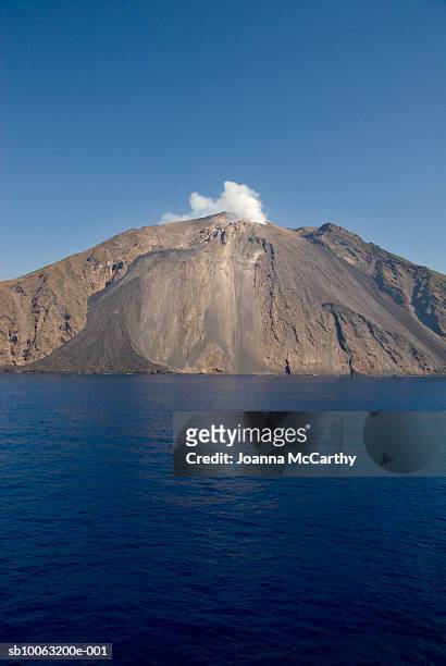 volcanic mountain, mediterranean sea - stromboli stock-fotos und bilder