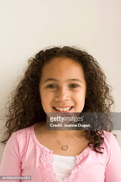 girl (8-9 years) with curly hair, smiling, portrait - 8 9 years stock pictures, royalty-free photos & images