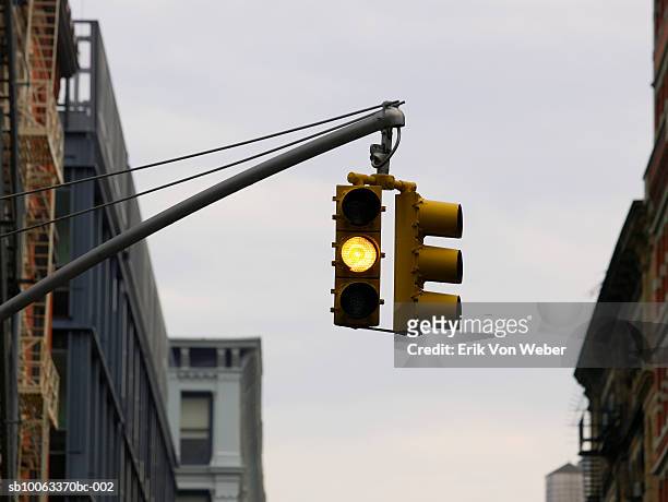 usa, new york, soho, traffic light on yellow, low angle view - amber light stock pictures, royalty-free photos & images