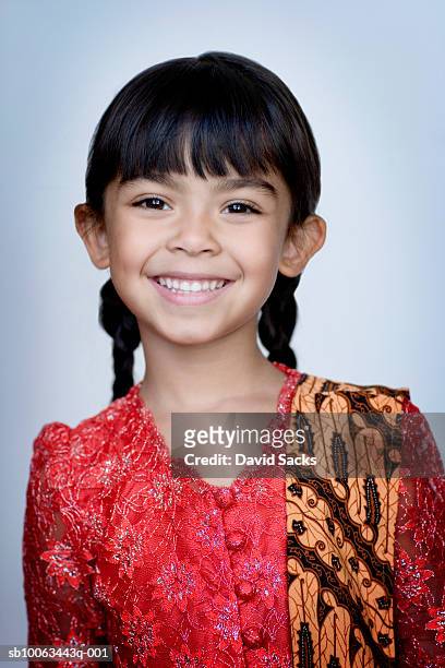 portrait of girl (4-5) in thai traditional costume - plat thai stock pictures, royalty-free photos & images