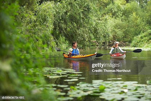 couple canoeing on lake, seattle, washington, usa - washington park arboretum stock-fotos und bilder