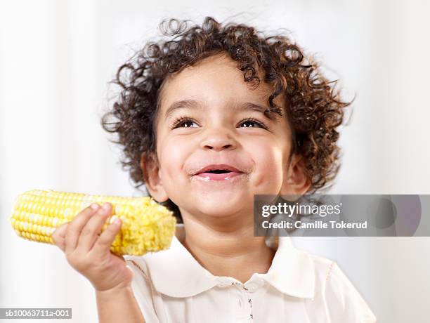 girl (21-24 months) eating corn on cob - one baby girl only fotografías e imágenes de stock