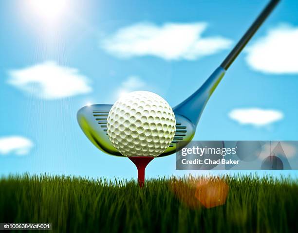 ilustrações, clipart, desenhos animados e ícones de golf ball on tee with club, close-up (digitally generated) - taco de golfe