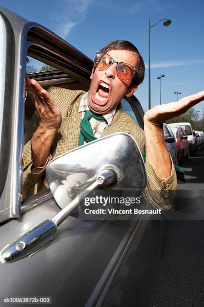 driver looking out car window and yelling - impatient fotografías e imágenes de stock