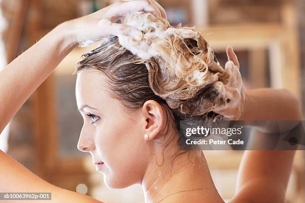 young woman washing hair, close-up - shampoo imagens e fotografias de stock