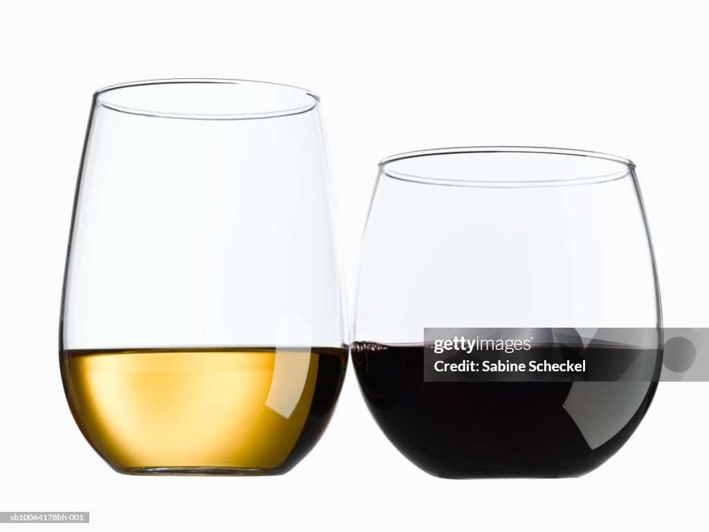 Two stemless glasses with red wine and white wine