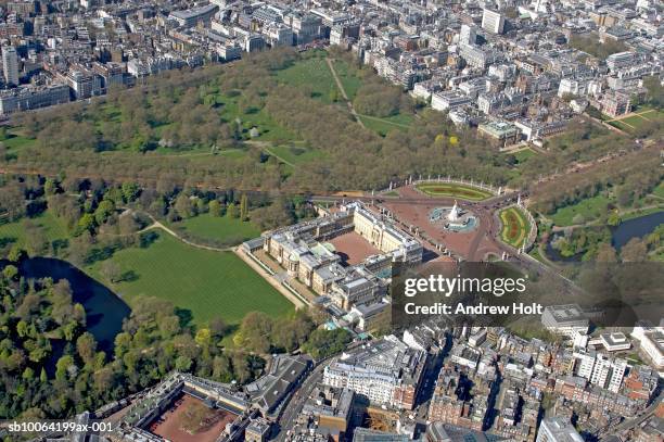 buckingham palace and queen victoria monument, aerial view - buckingham palace stockfoto's en -beelden