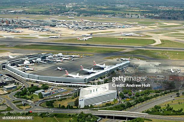 planes waiting at heathrow airport - ヒースロー空港 ストックフォトと画像