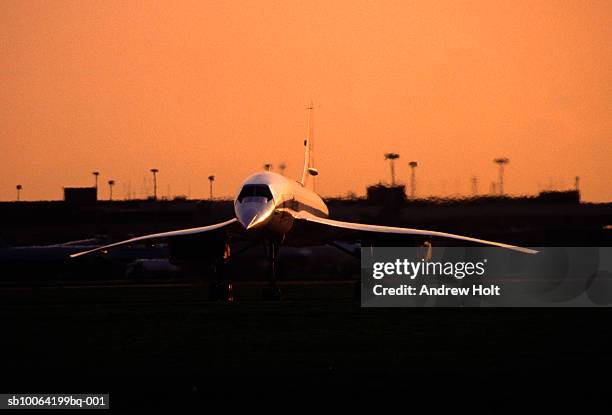 concorde at sunset - överljudsplan bildbanksfoton och bilder