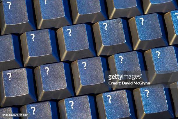black computer keyboard with question mark on every key, close-up - technofobie stockfoto's en -beelden