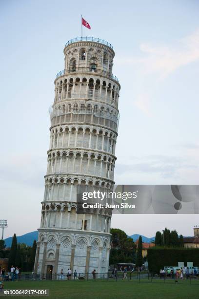 leaning tower of pisa - torre de pisa imagens e fotografias de stock