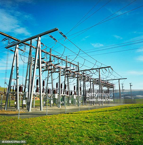 electrical substation - central eléctrica fotografías e imágenes de stock