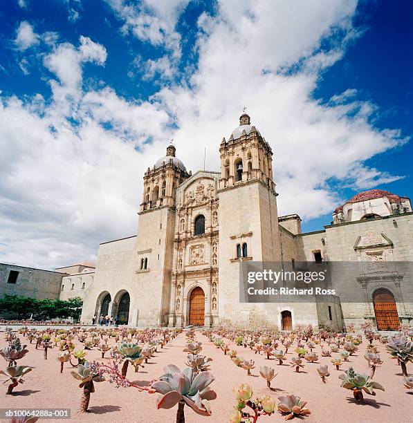 santo domingo church exterior - oaxaca state 個照片及圖片檔