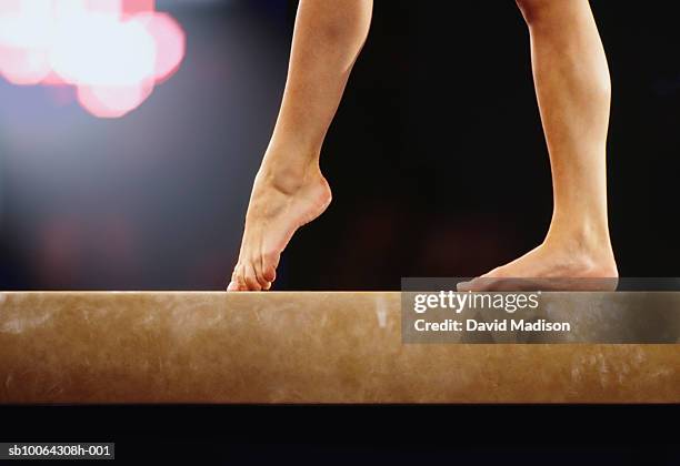 female gymnast walking on balance beam, low section - acrobat imagens e fotografias de stock