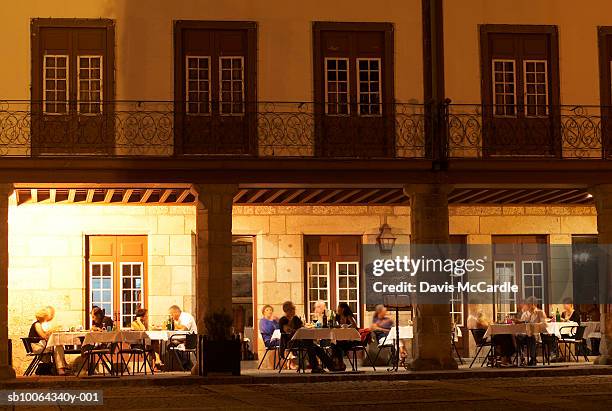 oliveira square, guimaraes, portugal - minho portugal stockfoto's en -beelden