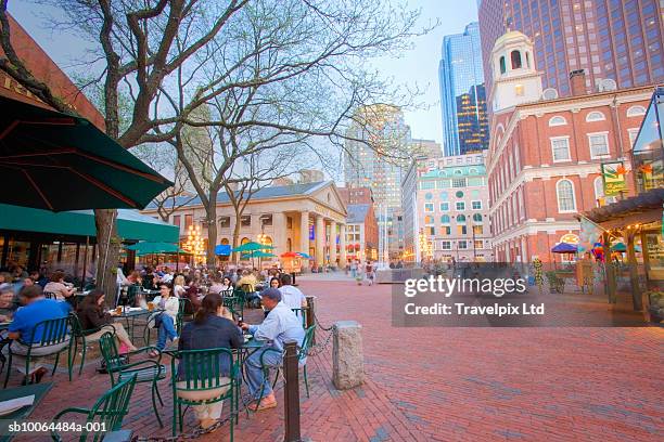 usa, massachusetts, boston, faneuil hall and  cafes quincy market - boston exteriors landmarks stockfoto's en -beelden