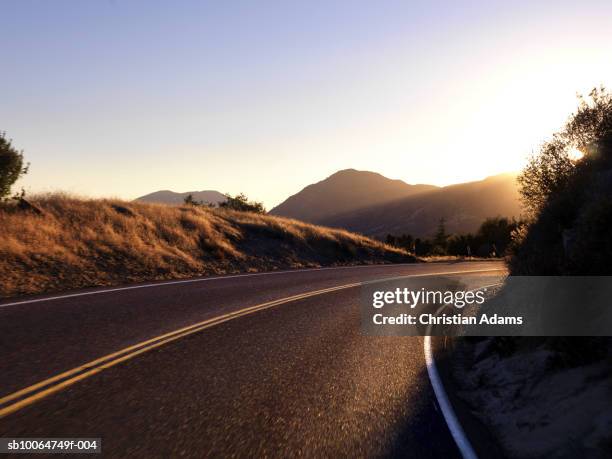 winding road - fresno california fotografías e imágenes de stock