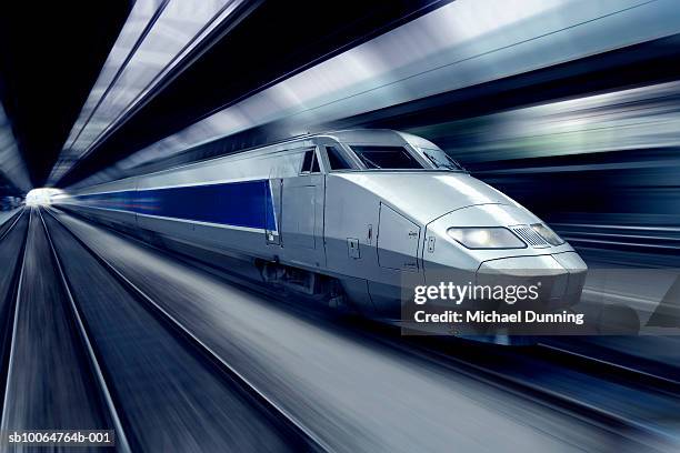 tgv train at speed (blurred motion) - tgv stockfoto's en -beelden